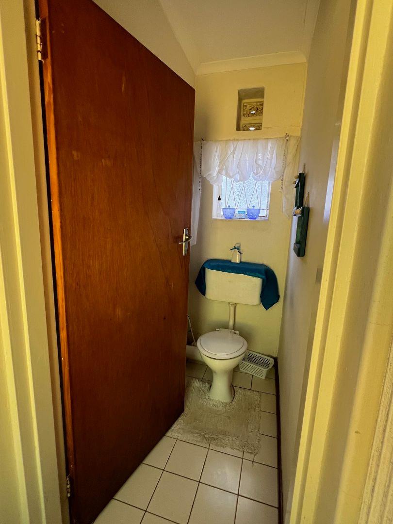 To Let 4 Bedroom Property for Rent in Rowallan Park Eastern Cape